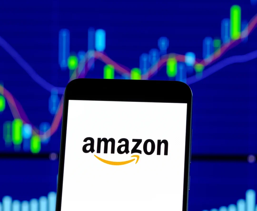 Track Amazon stock (AMZN) in real time. Explore price charts, technical analysis, financial indicators, dividends, main shareholders, and global trading platforms.